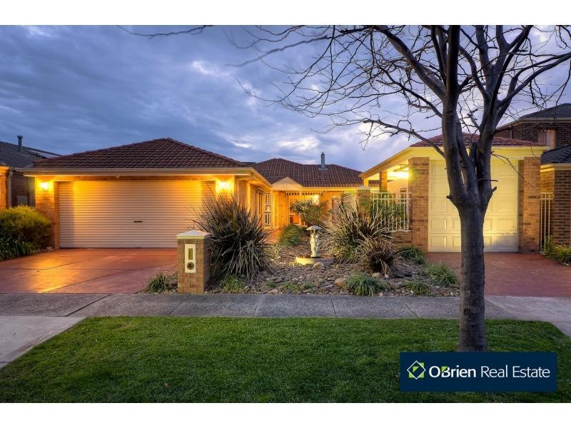 11 Kalastaire Grove, Berwick VIC 3806