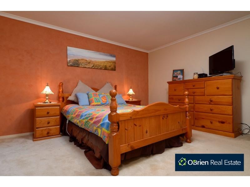 11 Kalastaire Grove, Berwick VIC 3806