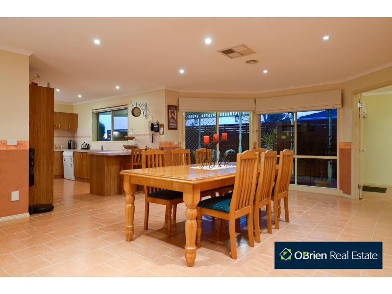 11 Kalastaire Grove, Berwick VIC 3806