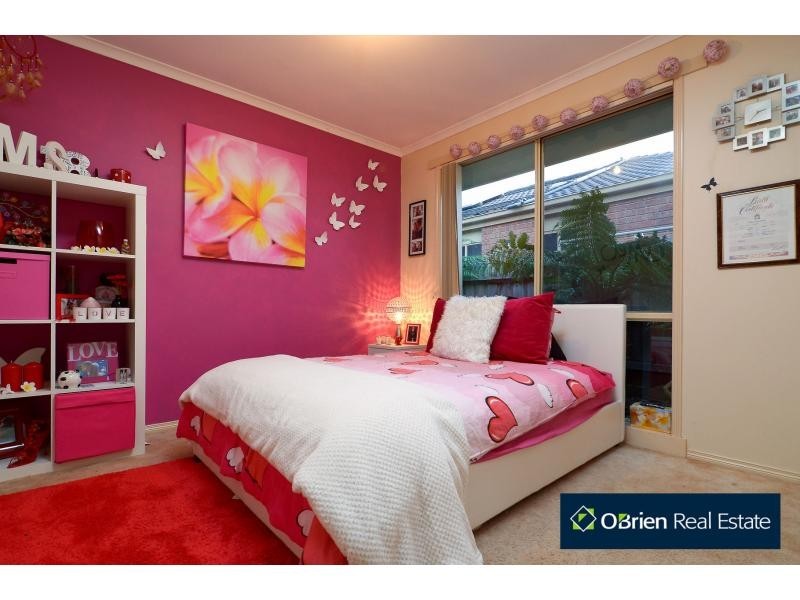 11 Kalastaire Grove, Berwick VIC 3806
