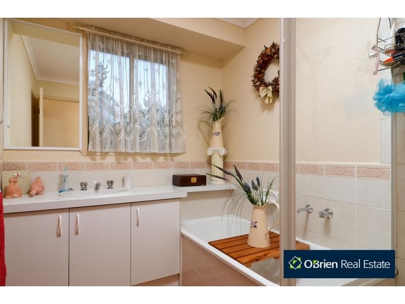 11 Kalastaire Grove, Berwick VIC 3806