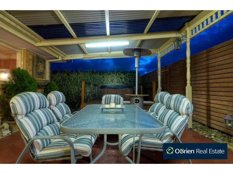 11 Kalastaire Grove, Berwick VIC 3806