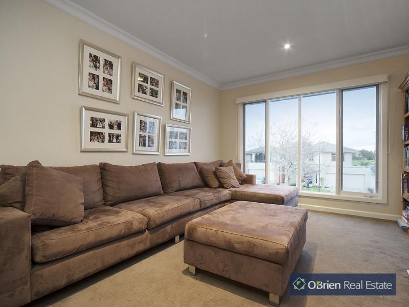 37 Lakeside Drive, Sandhurst VIC 3977