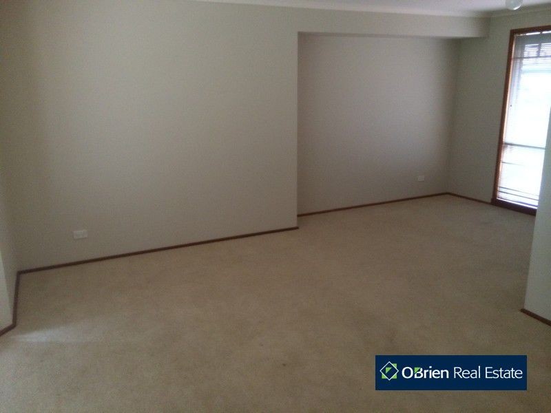 9 Bertrand Close, Berwick VIC 3806