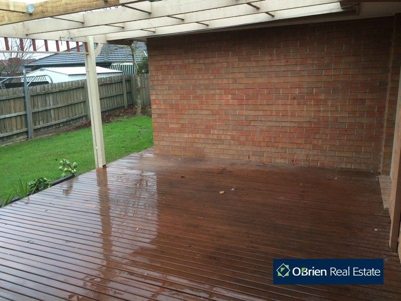 9 Bertrand Close, Berwick VIC 3806