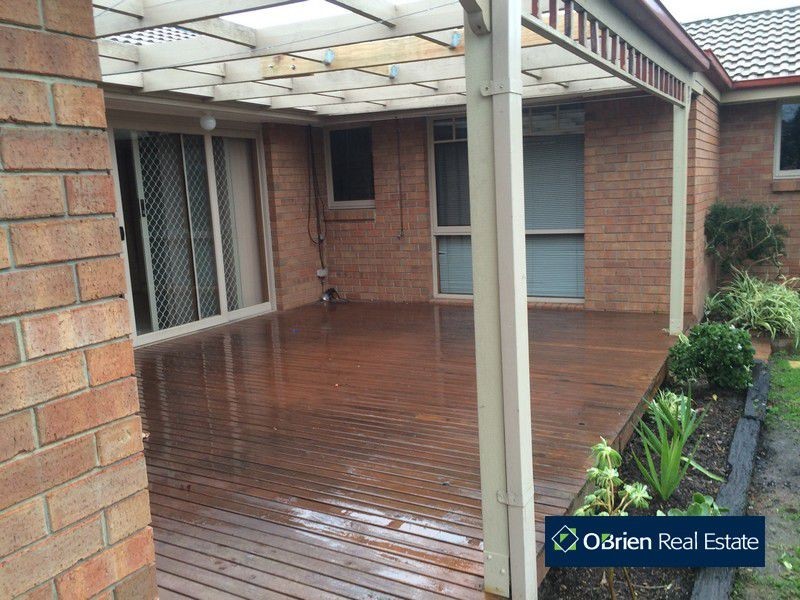 9 Bertrand Close, Berwick VIC 3806