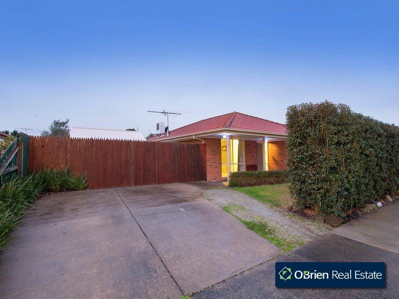 4 Warrenwood Place, Narre Warren VIC 3805