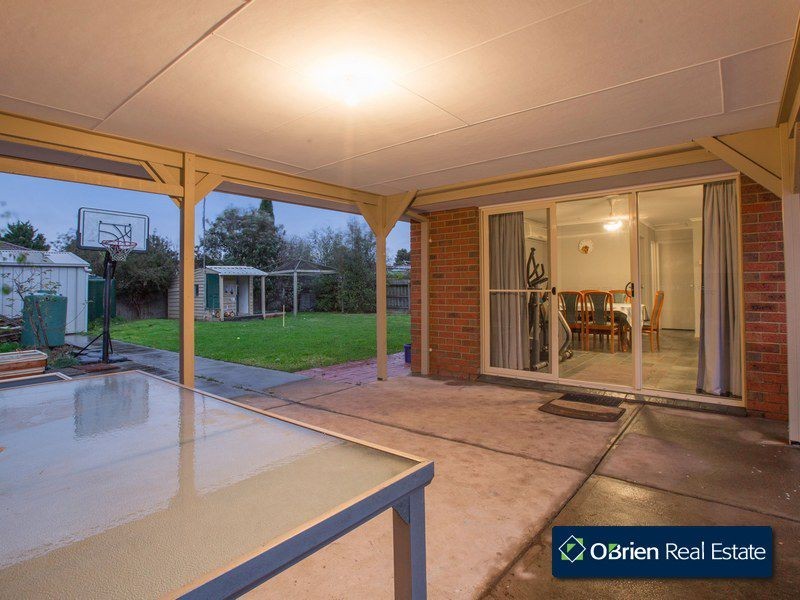 4 Warrenwood Place, Narre Warren VIC 3805