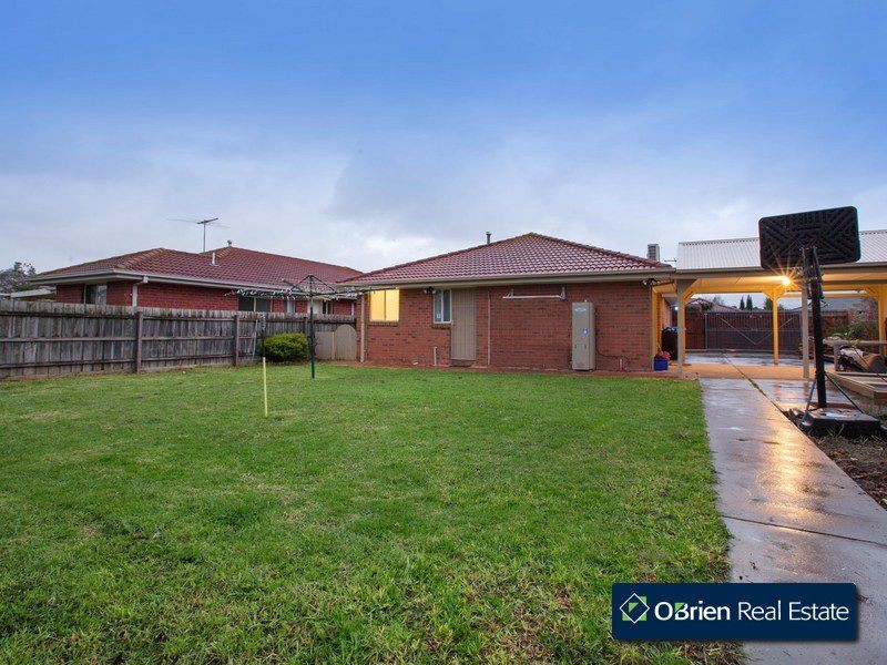 4 Warrenwood Place, Narre Warren VIC 3805