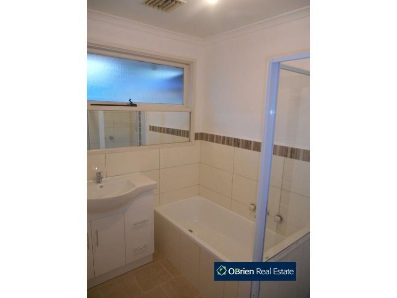 4 Haven Court, Cranbourne VIC 3977