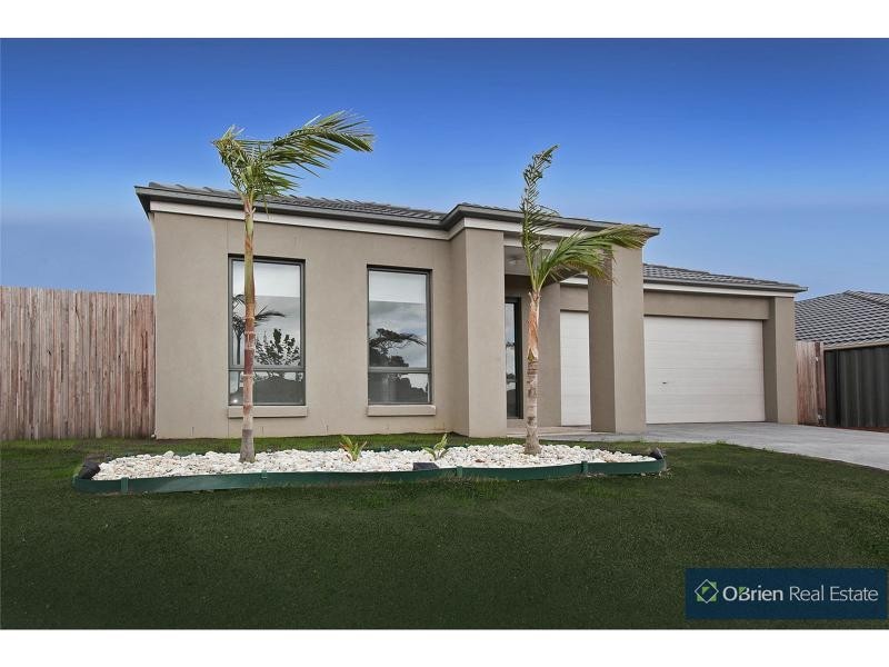 38 Victoria Place, Pakenham VIC 3810