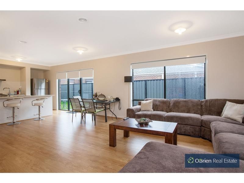 38 Victoria Place, Pakenham VIC 3810