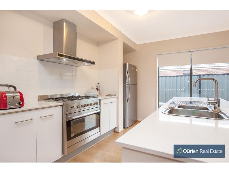 38 Victoria Place, Pakenham VIC 3810