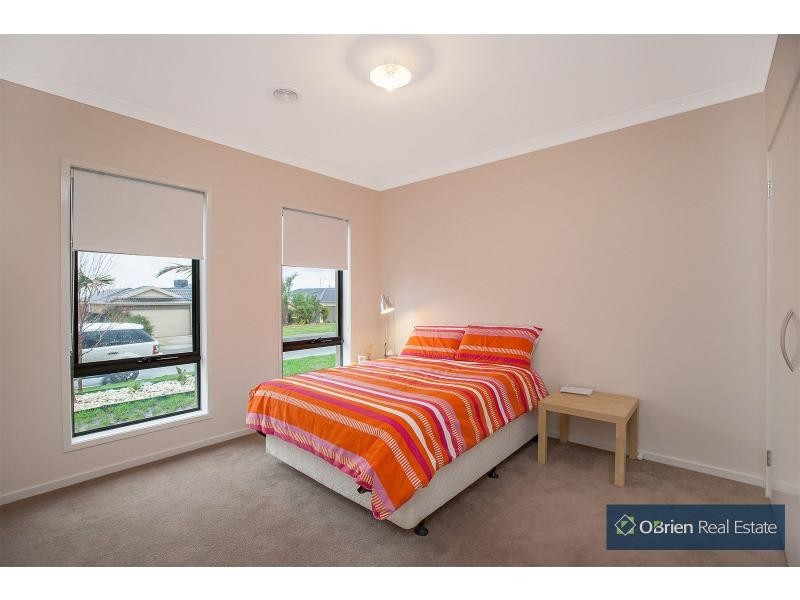 38 Victoria Place, Pakenham VIC 3810