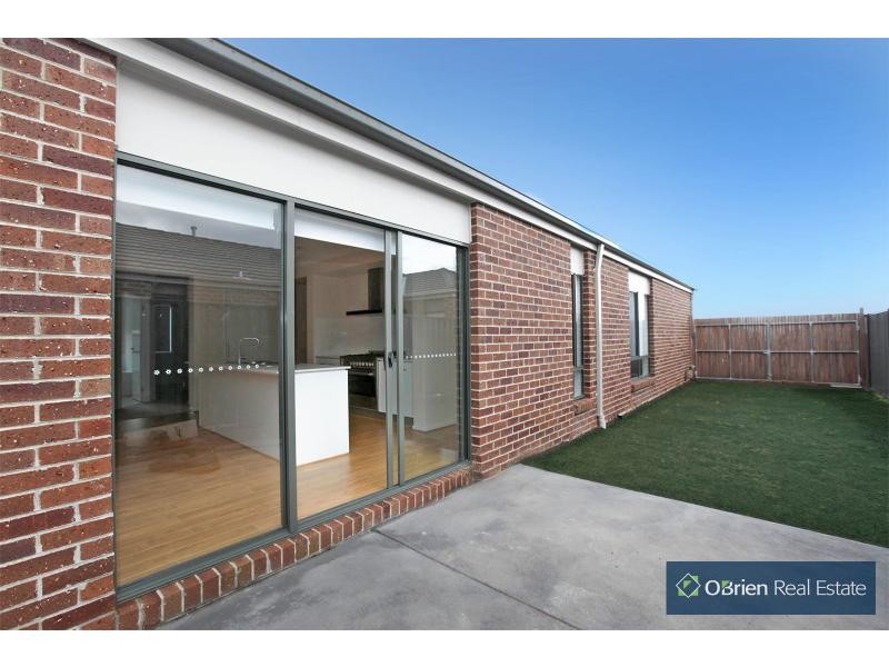 38 Victoria Place, Pakenham VIC 3810