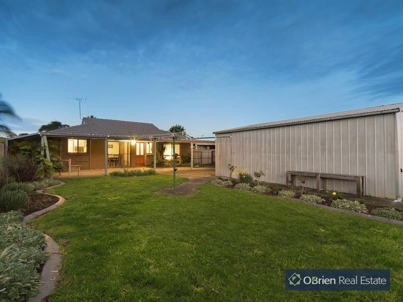 42 Rachel Drive, Cranbourne North VIC 3977