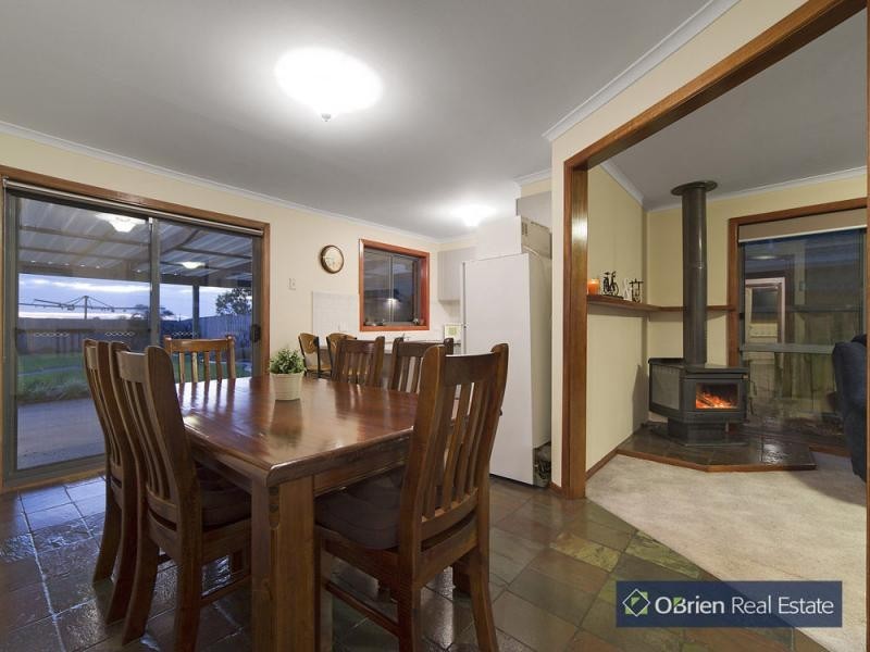 42 Rachel Drive, Cranbourne North VIC 3977