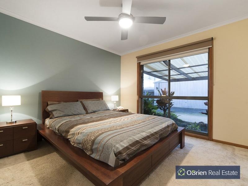 42 Rachel Drive, Cranbourne North VIC 3977