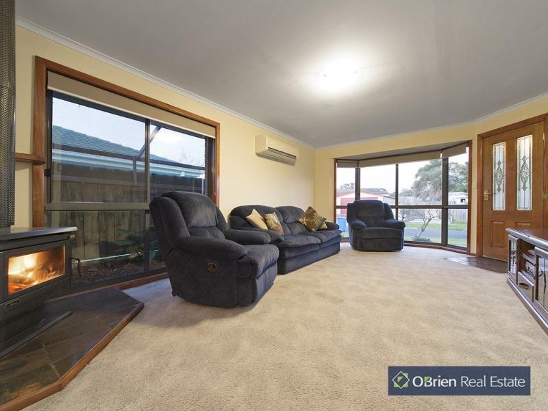 42 Rachel Drive, Cranbourne North VIC 3977
