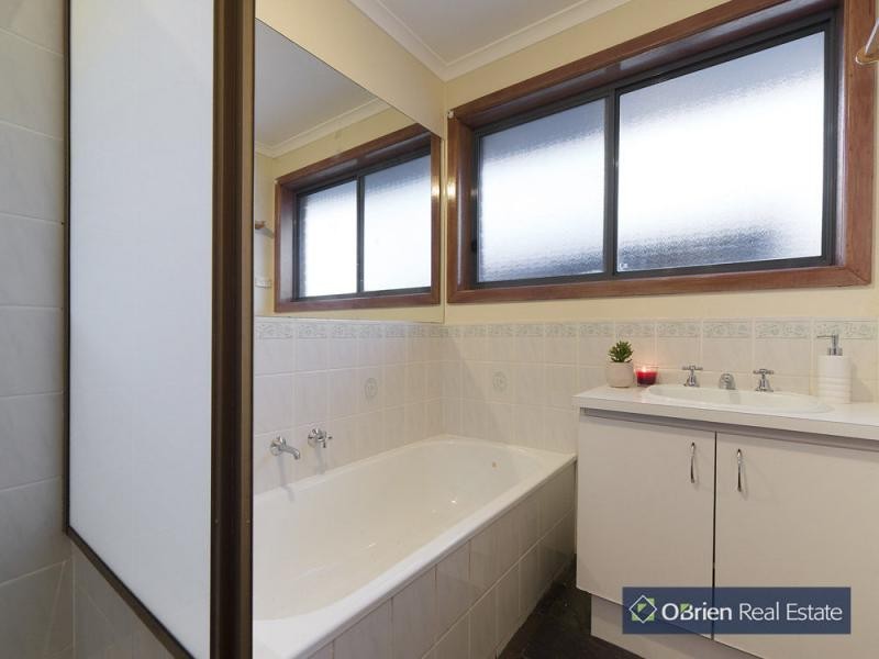 42 Rachel Drive, Cranbourne North VIC 3977