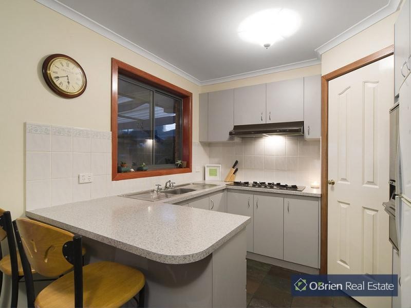 42 Rachel Drive, Cranbourne North VIC 3977