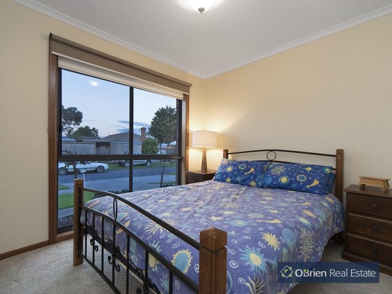 42 Rachel Drive, Cranbourne North VIC 3977