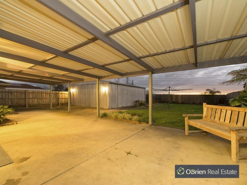 42 Rachel Drive, Cranbourne North VIC 3977