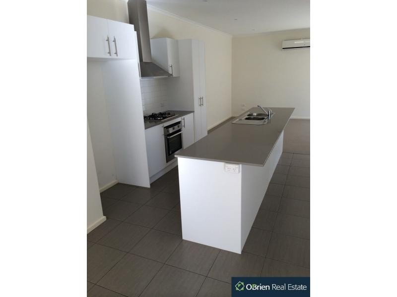 9/11 Howqua Place, Pakenham VIC 3810