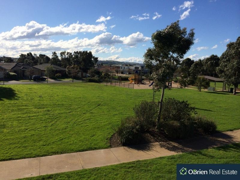 9/11 Howqua Place, Pakenham VIC 3810