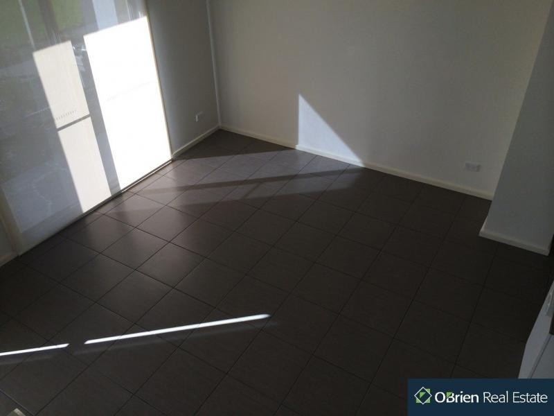 9/11 Howqua Place, Pakenham VIC 3810