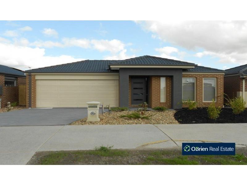65 Chantenay Parade, Cranbourne North VIC 3977