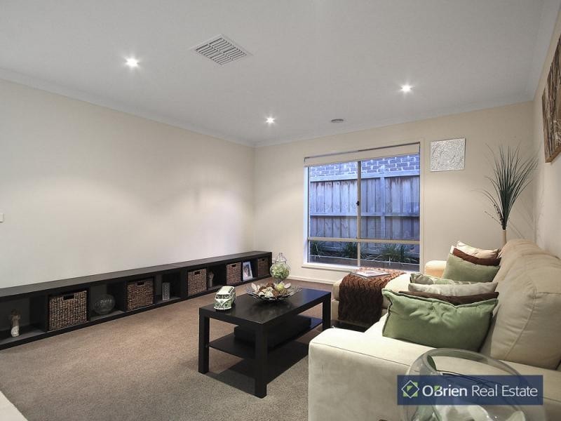 20 Thunderbolt Drive, Cranbourne East VIC 3977
