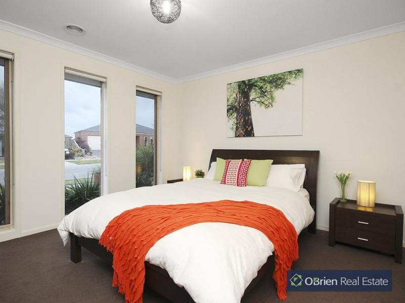 20 Thunderbolt Drive, Cranbourne East VIC 3977