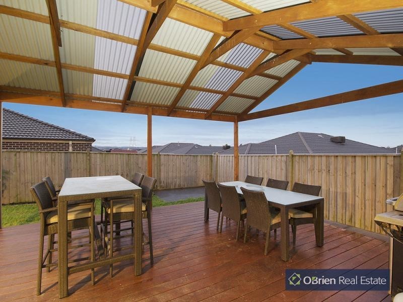 20 Thunderbolt Drive, Cranbourne East VIC 3977