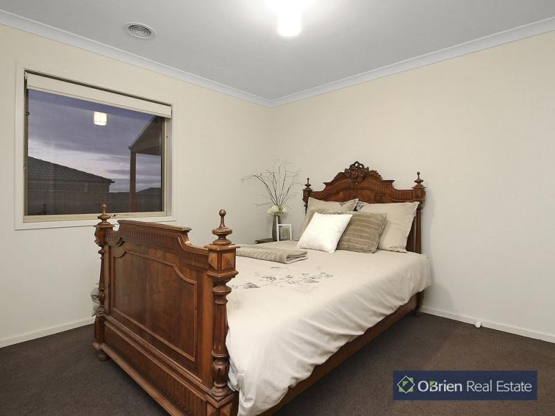 20 Thunderbolt Drive, Cranbourne East VIC 3977