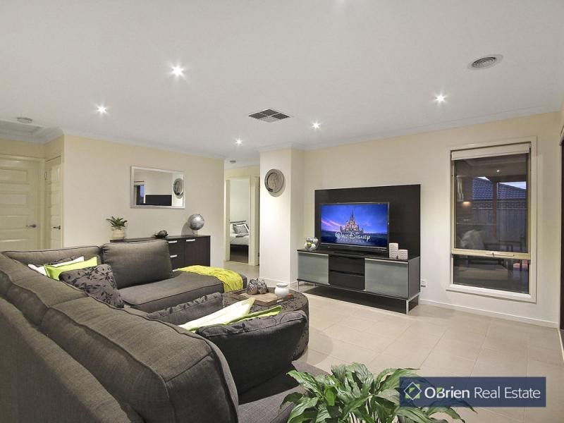 20 Thunderbolt Drive, Cranbourne East VIC 3977