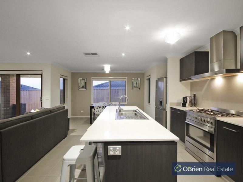 20 Thunderbolt Drive, Cranbourne East VIC 3977