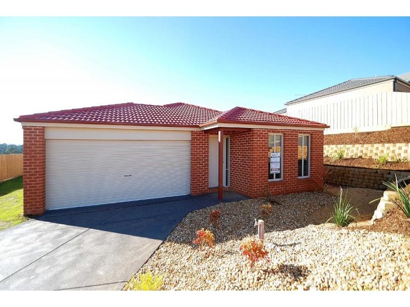 9 Wordsworth Court, Drouin VIC 3818