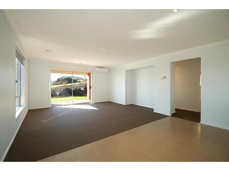 9 Wordsworth Court, Drouin VIC 3818
