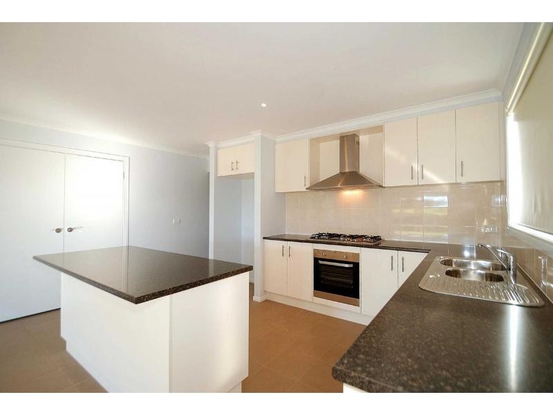 9 Wordsworth Court, Drouin VIC 3818