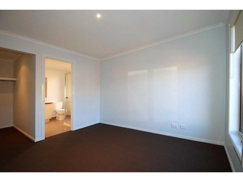 9 Wordsworth Court, Drouin VIC 3818