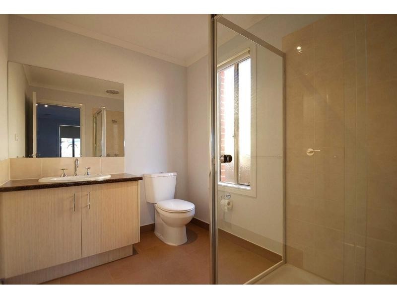 9 Wordsworth Court, Drouin VIC 3818