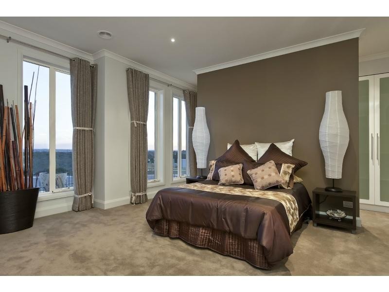 15 Bonneville Parade, Pakenham VIC 3810