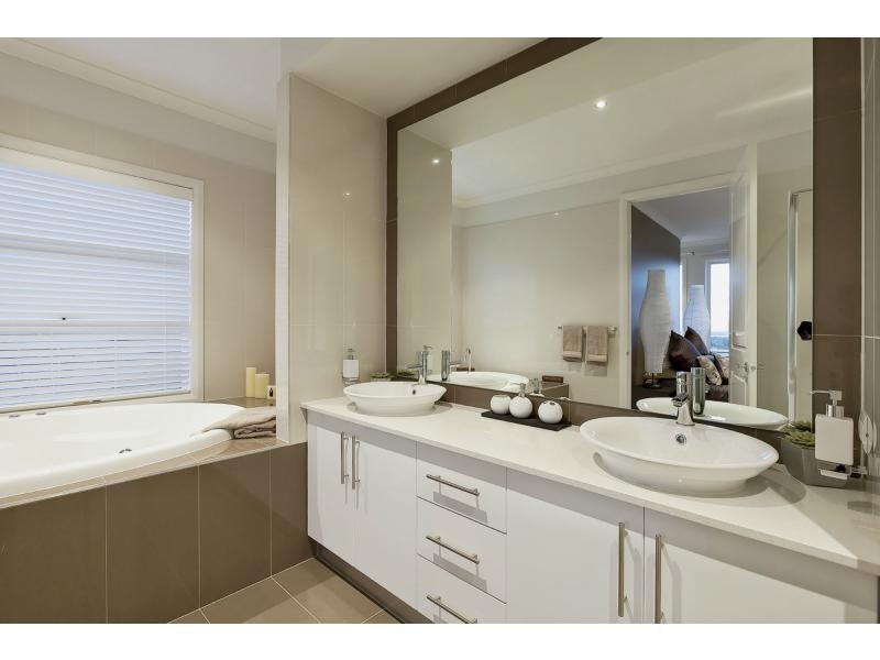 15 Bonneville Parade, Pakenham VIC 3810