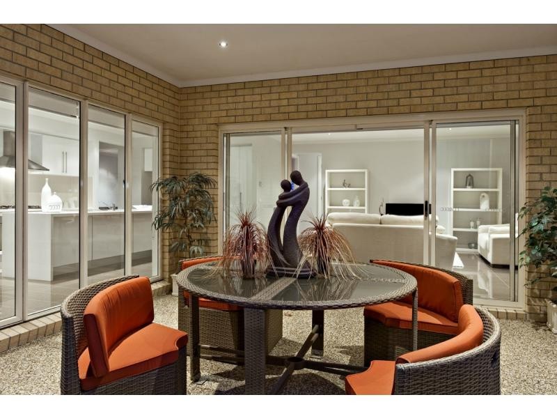 15 Bonneville Parade, Pakenham VIC 3810