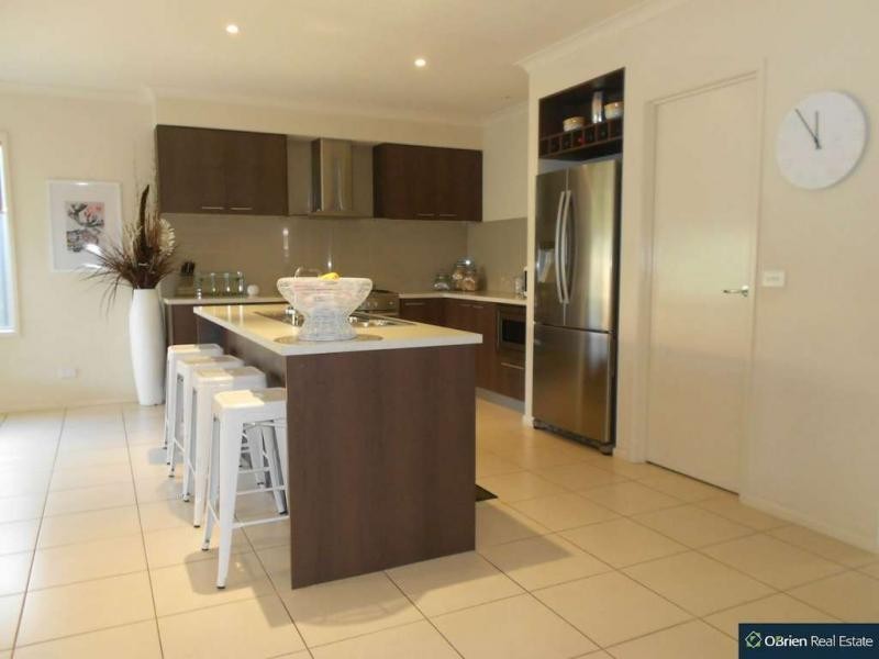 17 Waldo Avenue, Cranbourne North VIC 3977