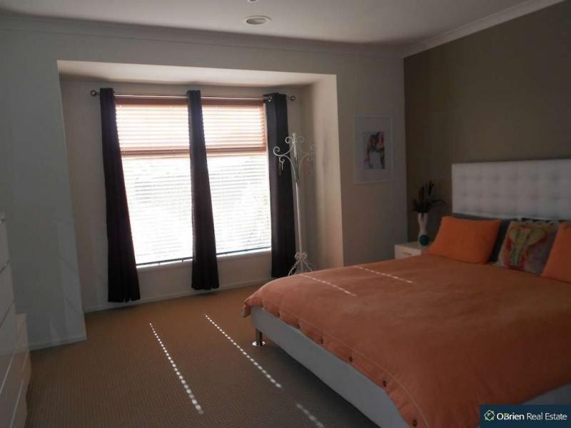 17 Waldo Avenue, Cranbourne North VIC 3977