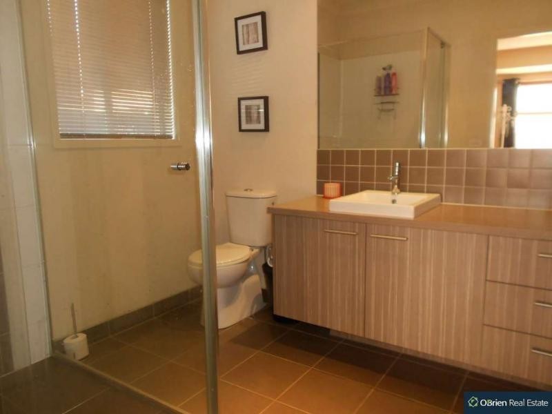 17 Waldo Avenue, Cranbourne North VIC 3977