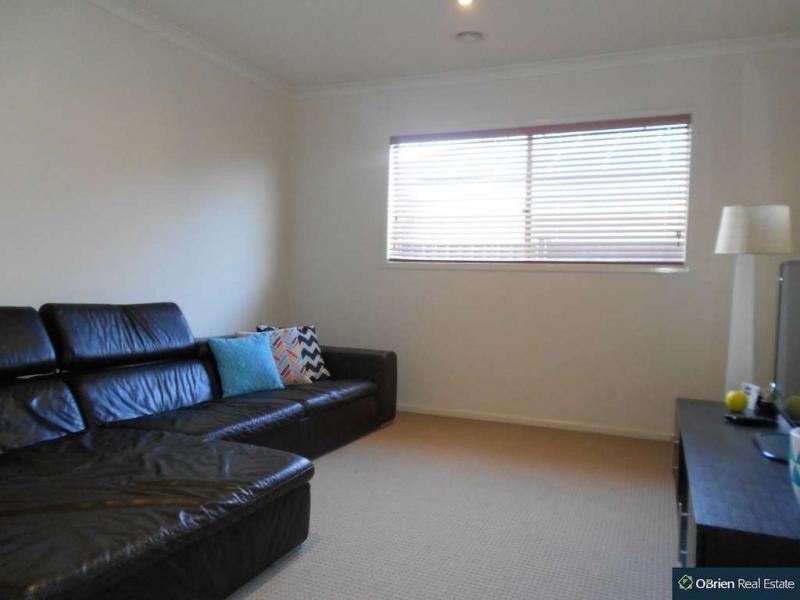 17 Waldo Avenue, Cranbourne North VIC 3977