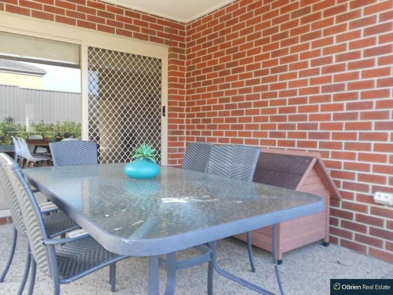 17 Waldo Avenue, Cranbourne North VIC 3977